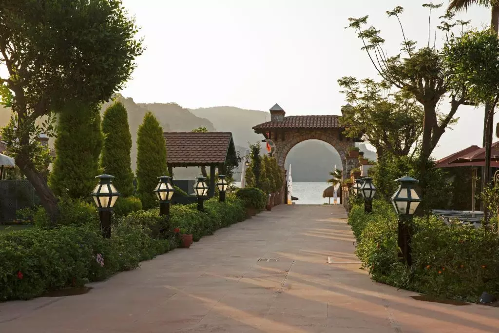 محوطه هتل مارتی ریزورت مارماریس